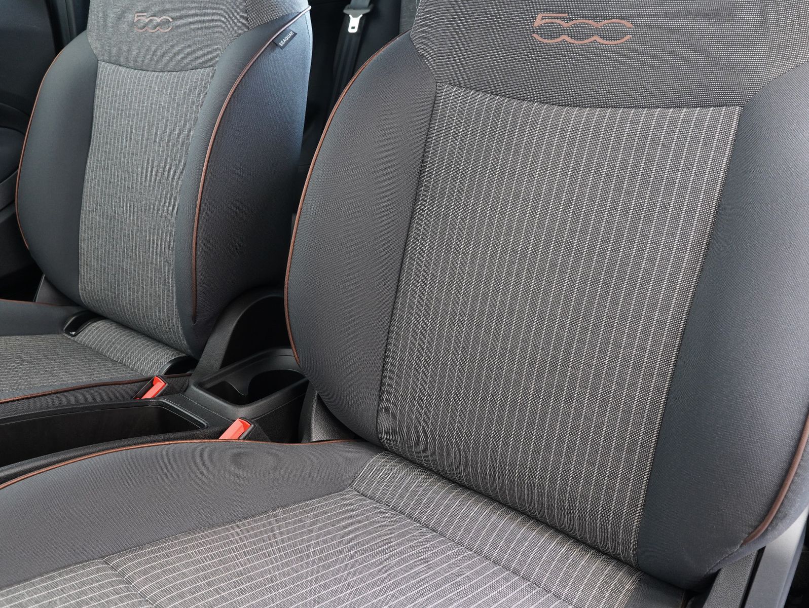 Fahrzeugabbildung Fiat 500e Icon 87KW/42kWh/DC-LADEN/CARPLAY/DAB/SOH