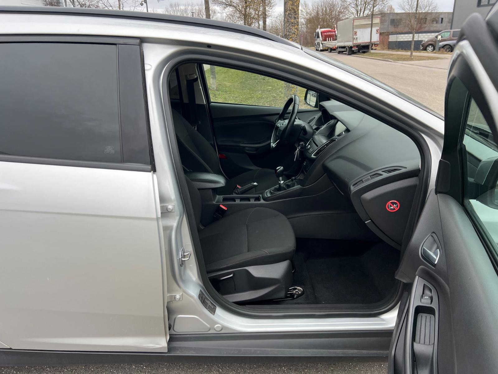 Ford Focus 2015 — photo 11
