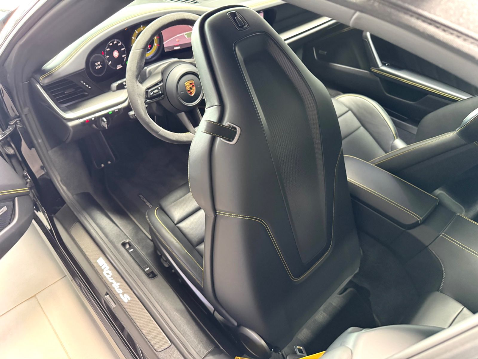 Porsche 992-911 TURBO S CABRIO BRABUS 820 STYLE-PACKAGE foto 22