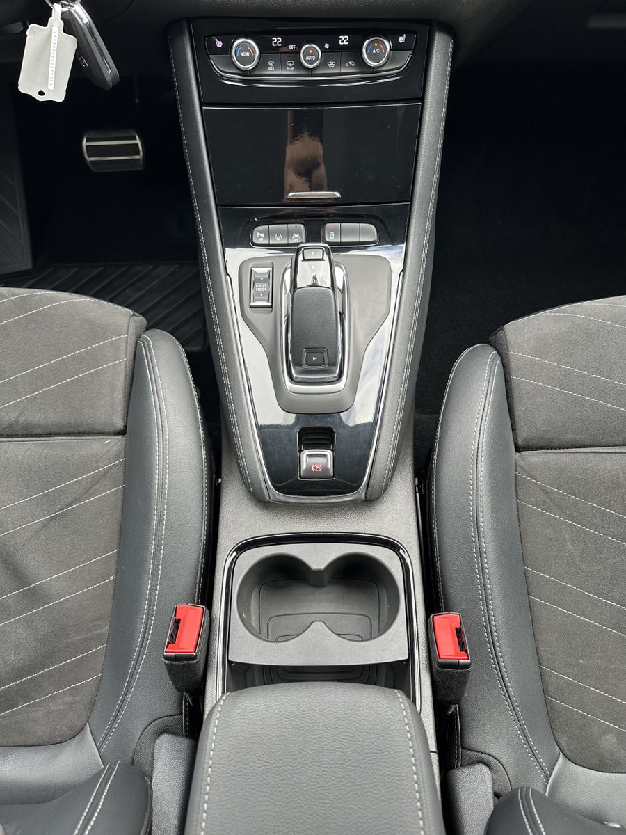 Fahrzeugabbildung Opel Grandland X 1.5 D Elegance AT NAV+MATRIX+ACC+AHK