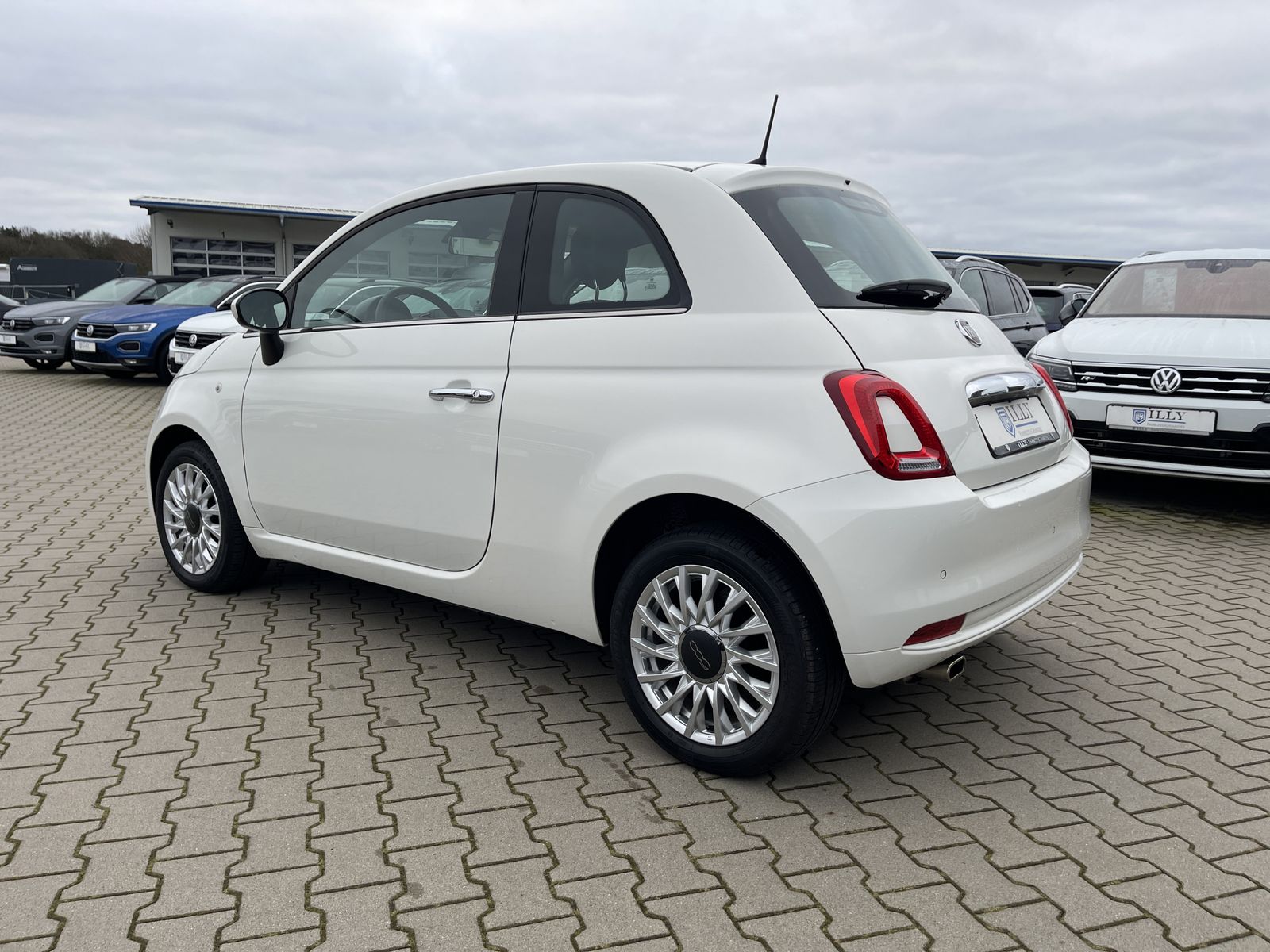 Fahrzeugabbildung Fiat 500 1.2*Lounge*Temp*PDC*AppleCarPlay*Klima*