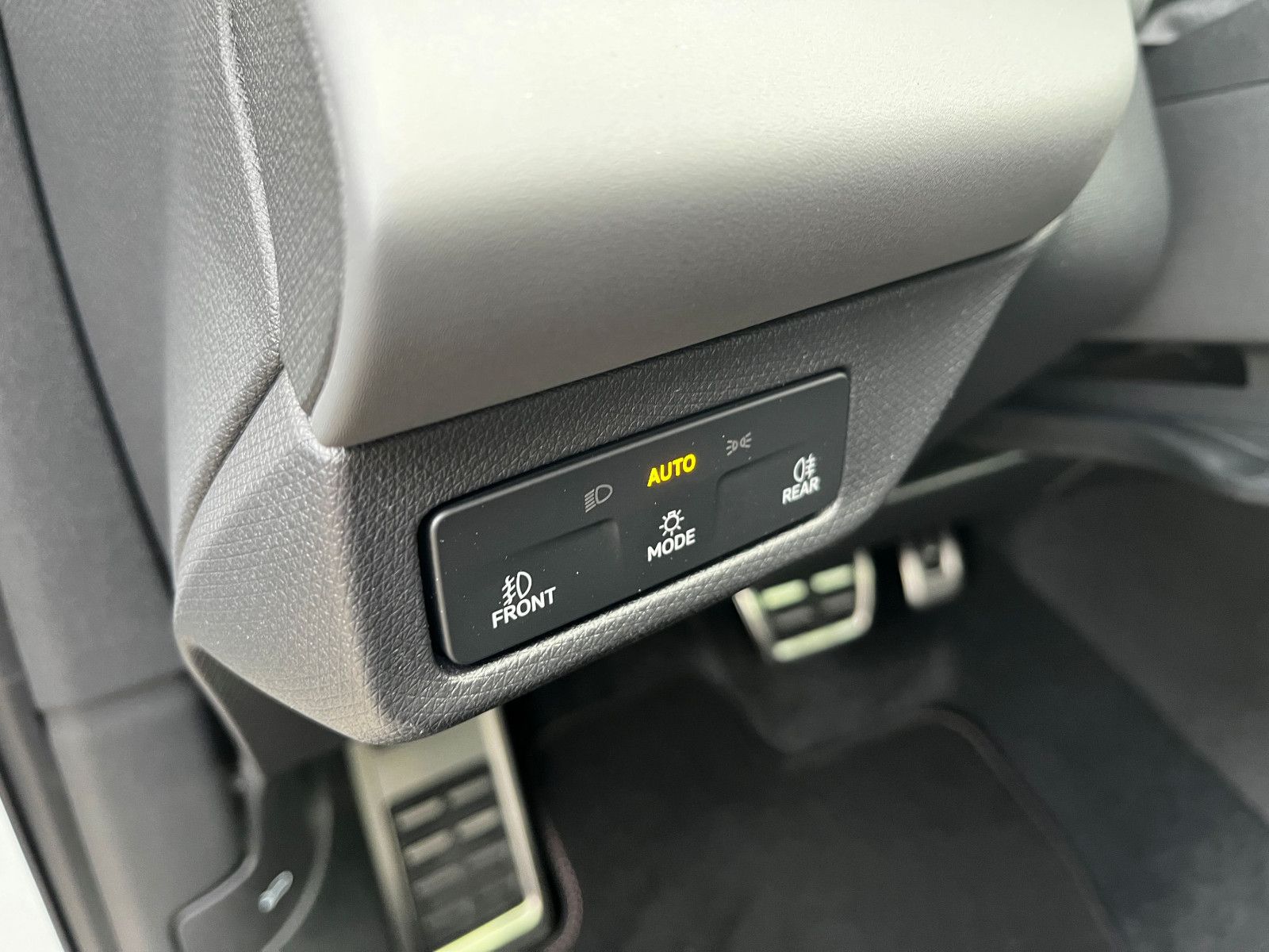 Fahrzeugabbildung CUPRA Terramar 2.0 TSI 4Drive VZ AHK PANO 20" SENN HUP