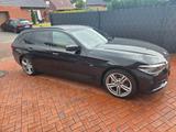 BMW 530i xDrive Touring A - - BMW 530: Schwarz