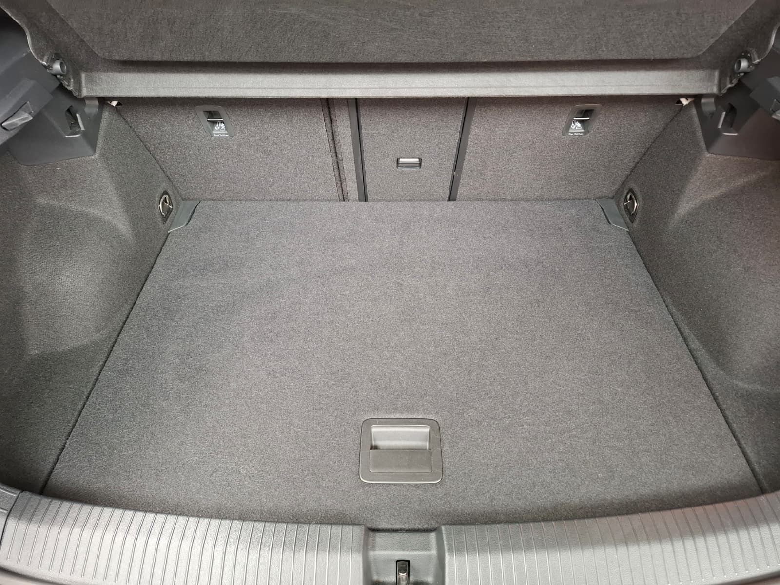 Fahrzeugabbildung Volkswagen T-Roc R-Line 2,0 TDI DSG 4Motion + IQ.Drive+Navi