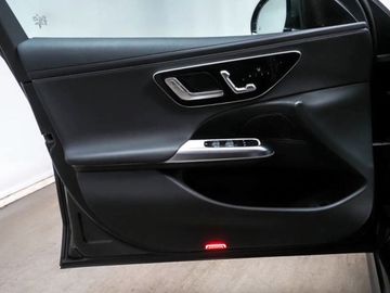 Mercedes E 220 - 11
