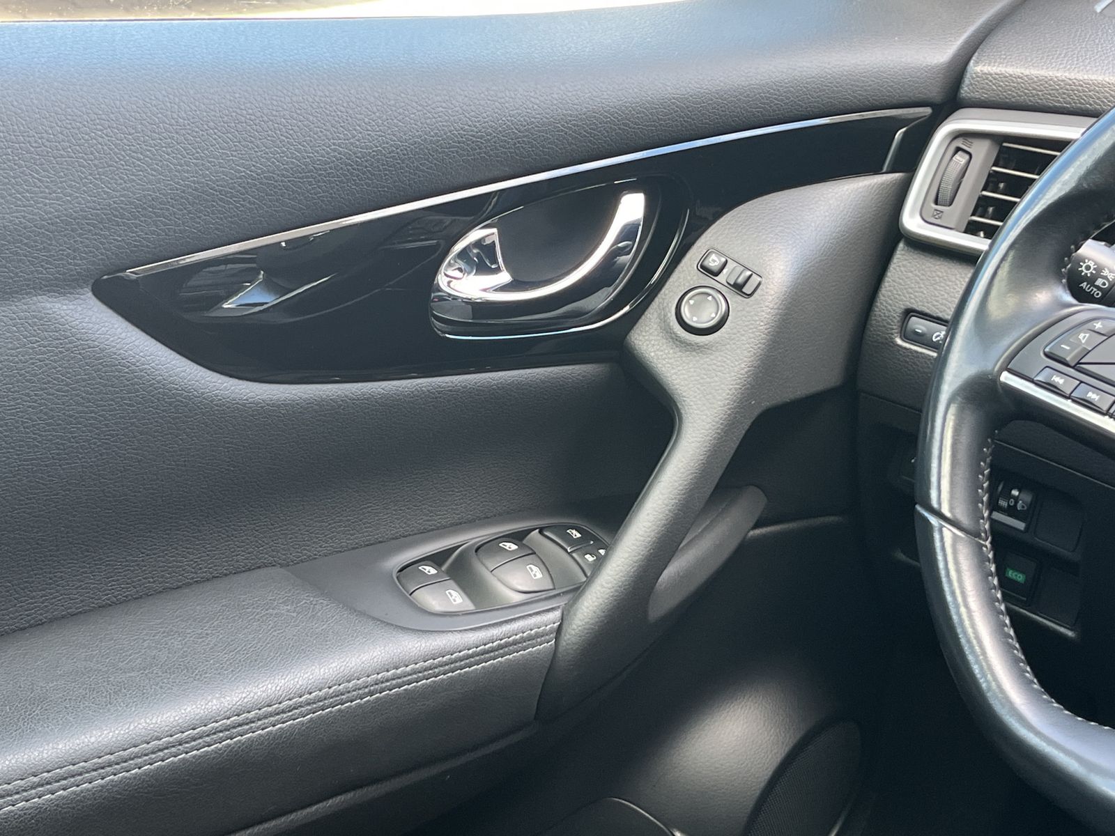 Fahrzeugabbildung Nissan Qashqai SHZ*NAVI*360°Kamera*PDC*AHK*LED*Pano**