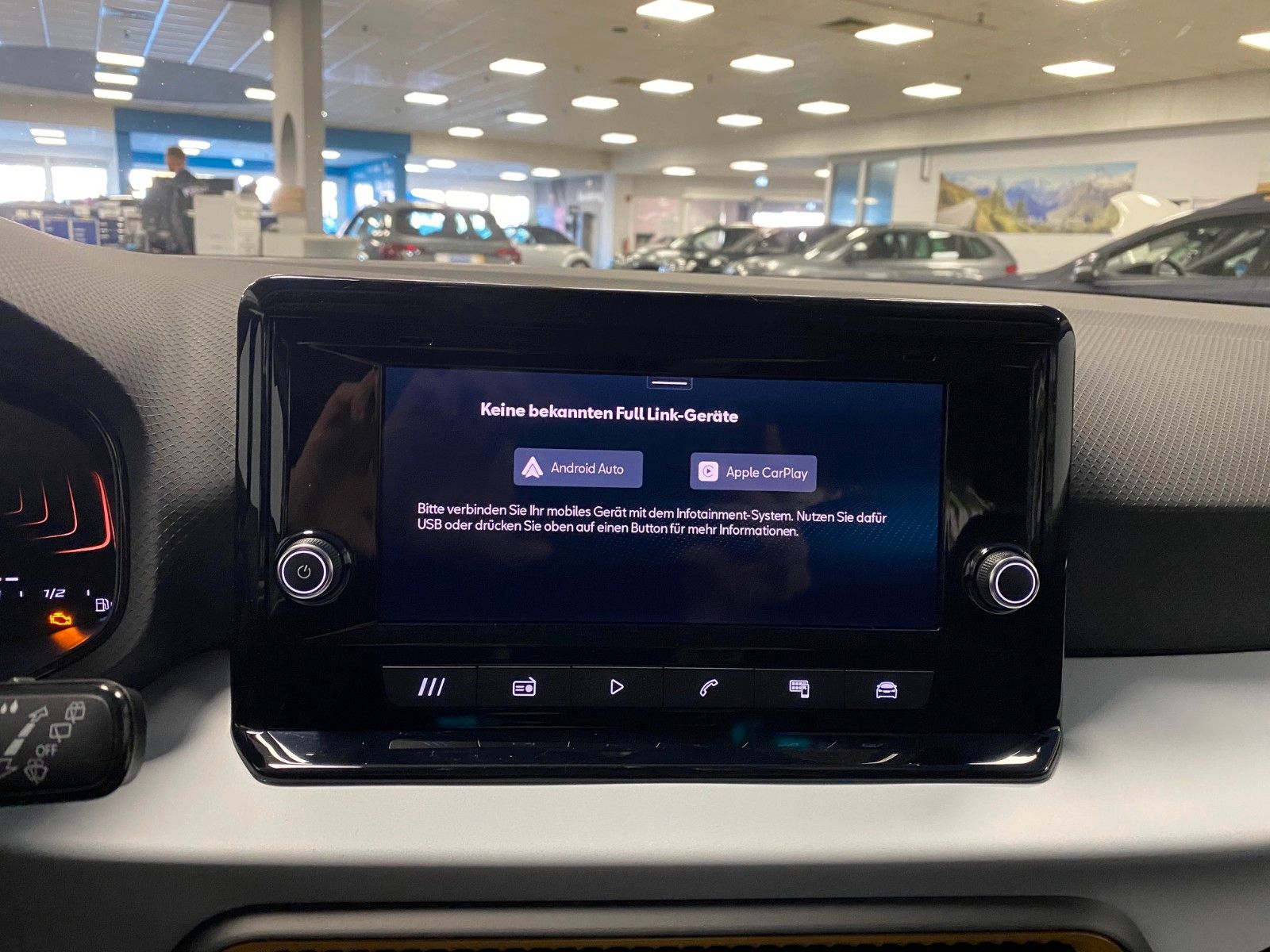 Fahrzeugabbildung SEAT Arona 1.0 TSI STYLE+2030 GARANTIE+Sitzheizung+BC