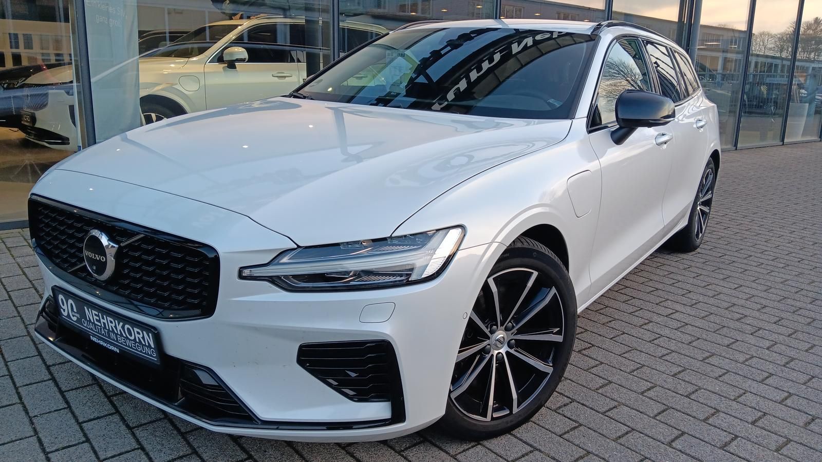 Fahrzeugabbildung Volvo V60 T6 Recharge AWD Plus Dark