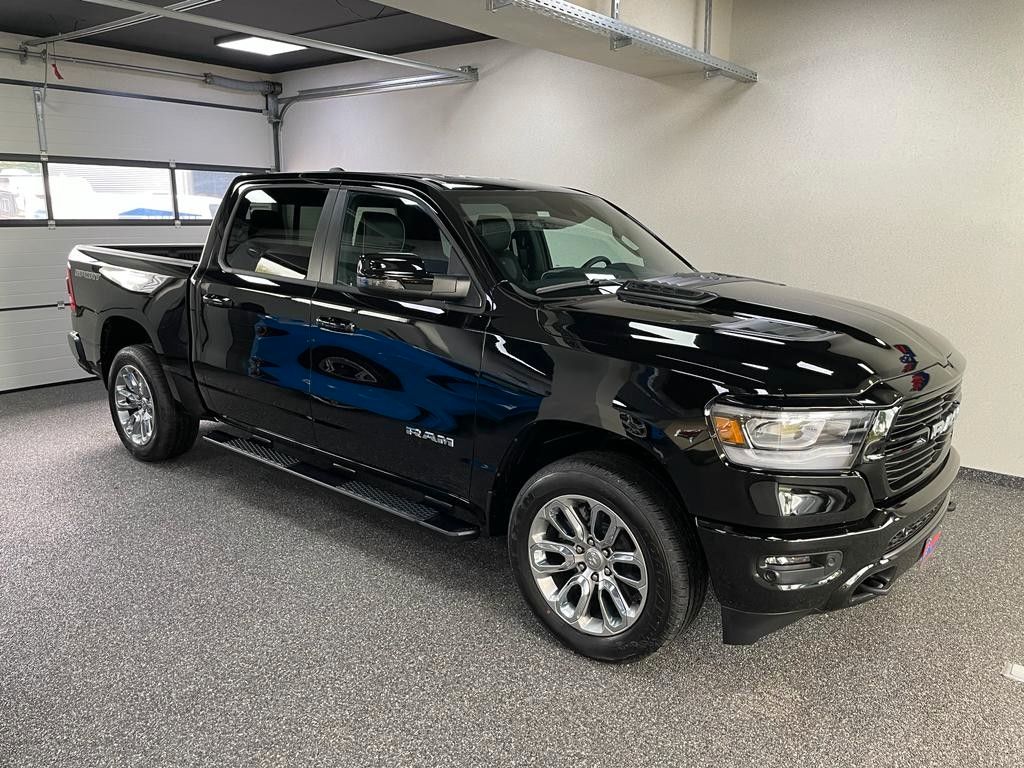 Fahrzeugabbildung Dodge LARAMIE CREW CAB SPORT  12"  HEMI 4x4