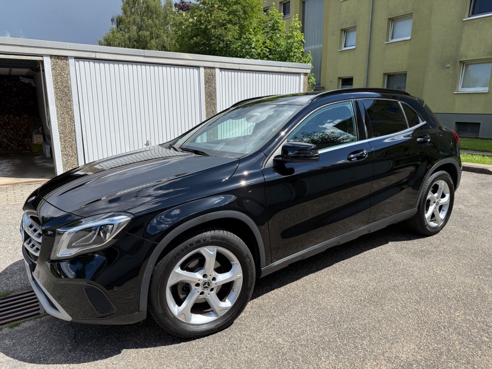 MERCEDES-BENZ GLA 200 DCT -