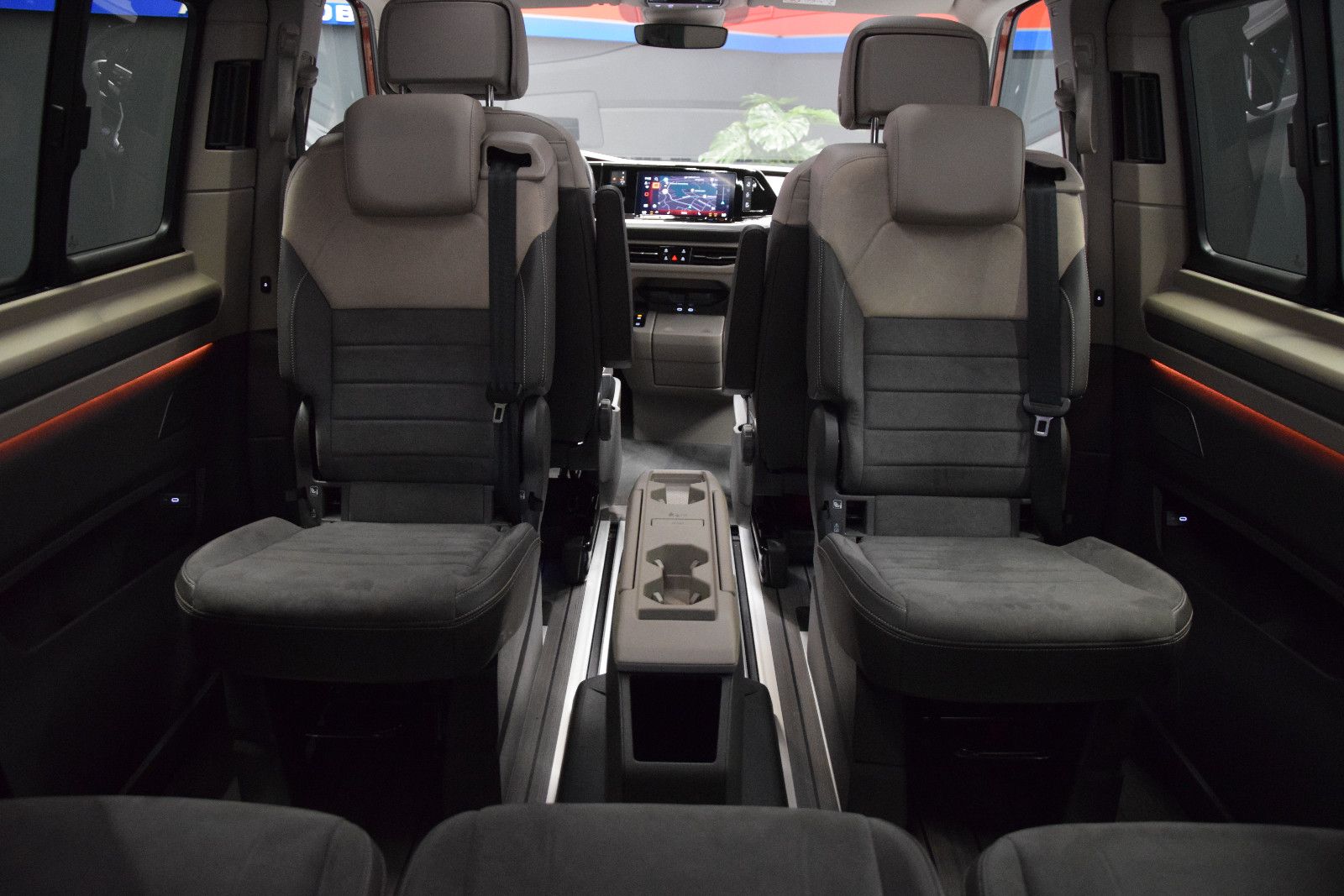 Fahrzeugabbildung Volkswagen T7 Multivan ACC DCC AHK HuD Pano Harman Kardon
