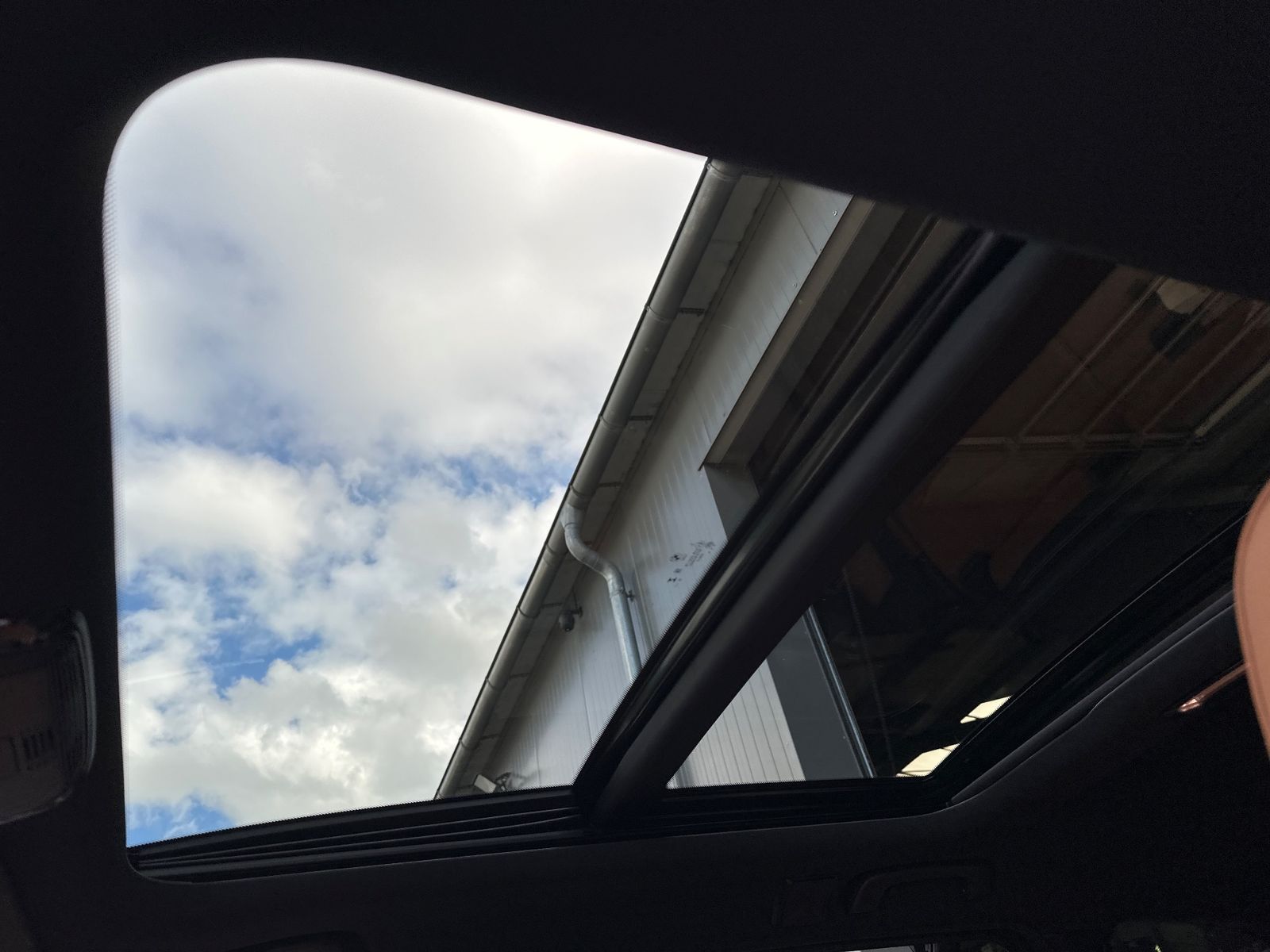 Fahrzeugabbildung BMW M340d Touring xDrive NAV+LED+PANO+AHK+HEAD-UP