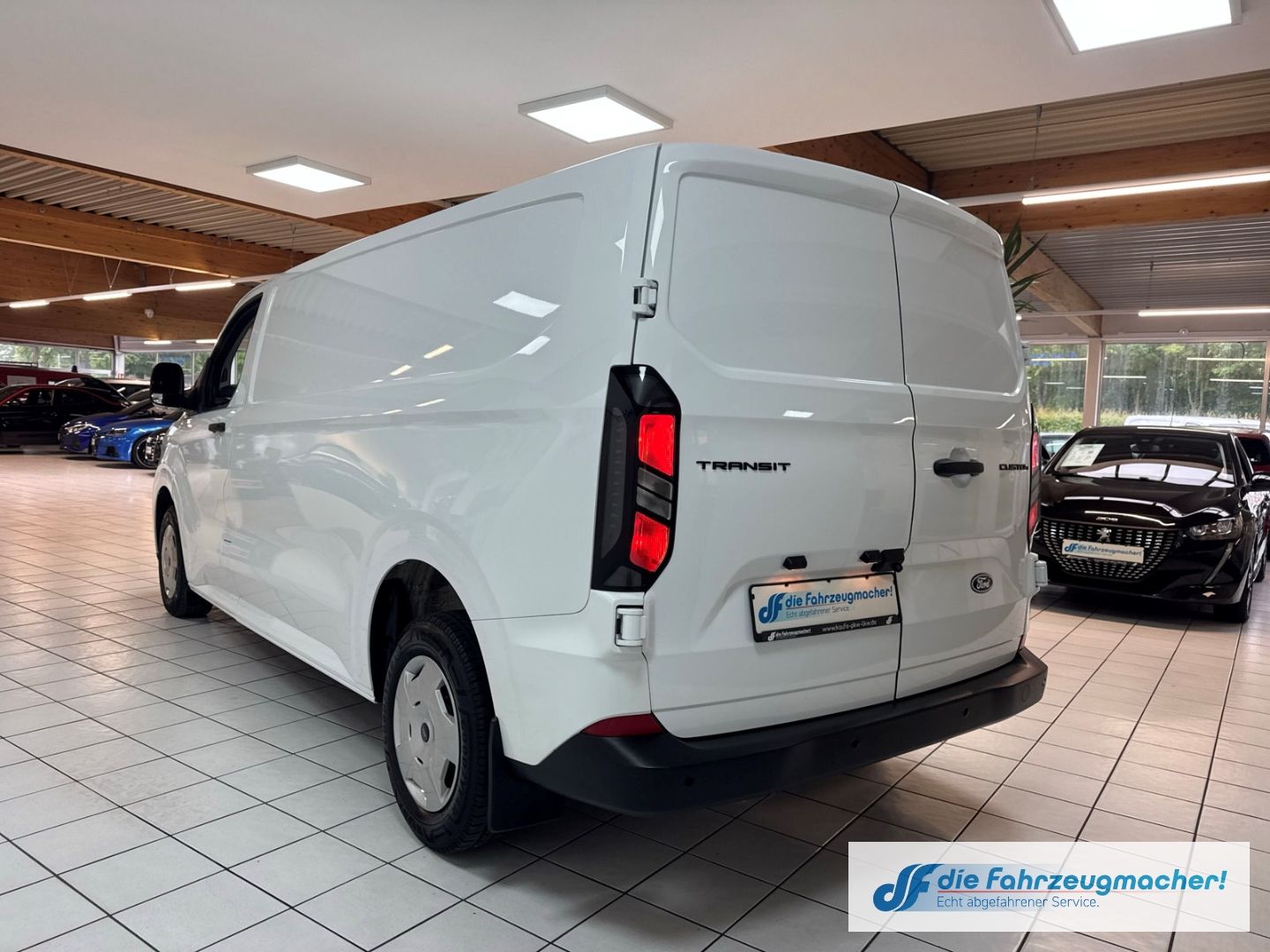 Fahrzeugabbildung Ford Transit Custom Kasten 320 L2 Trend FWD Navi LED
