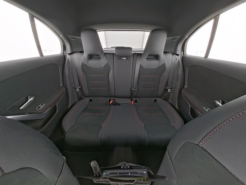 Fahrzeugabbildung Mercedes-Benz A 180 AMG Line LED+Kamera+WinterPaket+MBUX