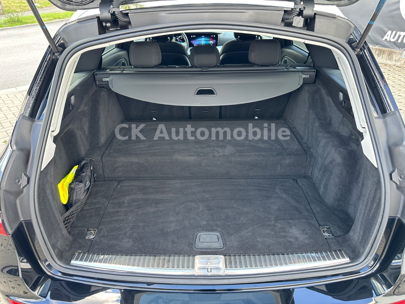 Fahrzeugabbildung Mercedes-Benz E 300de T-Modell Avantgarde/Widescreen/LED/AHK