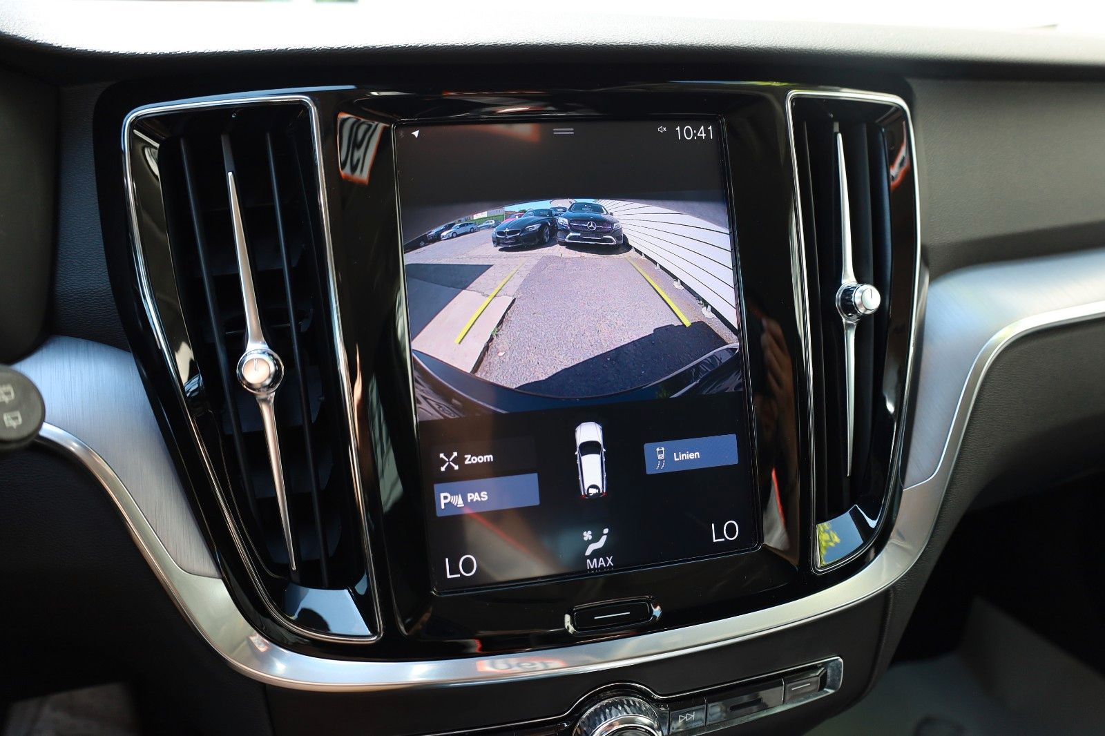 Fahrzeugabbildung Volvo V60 Kombi Momentum Pro T.Leder,Navi,LED,AppleCar