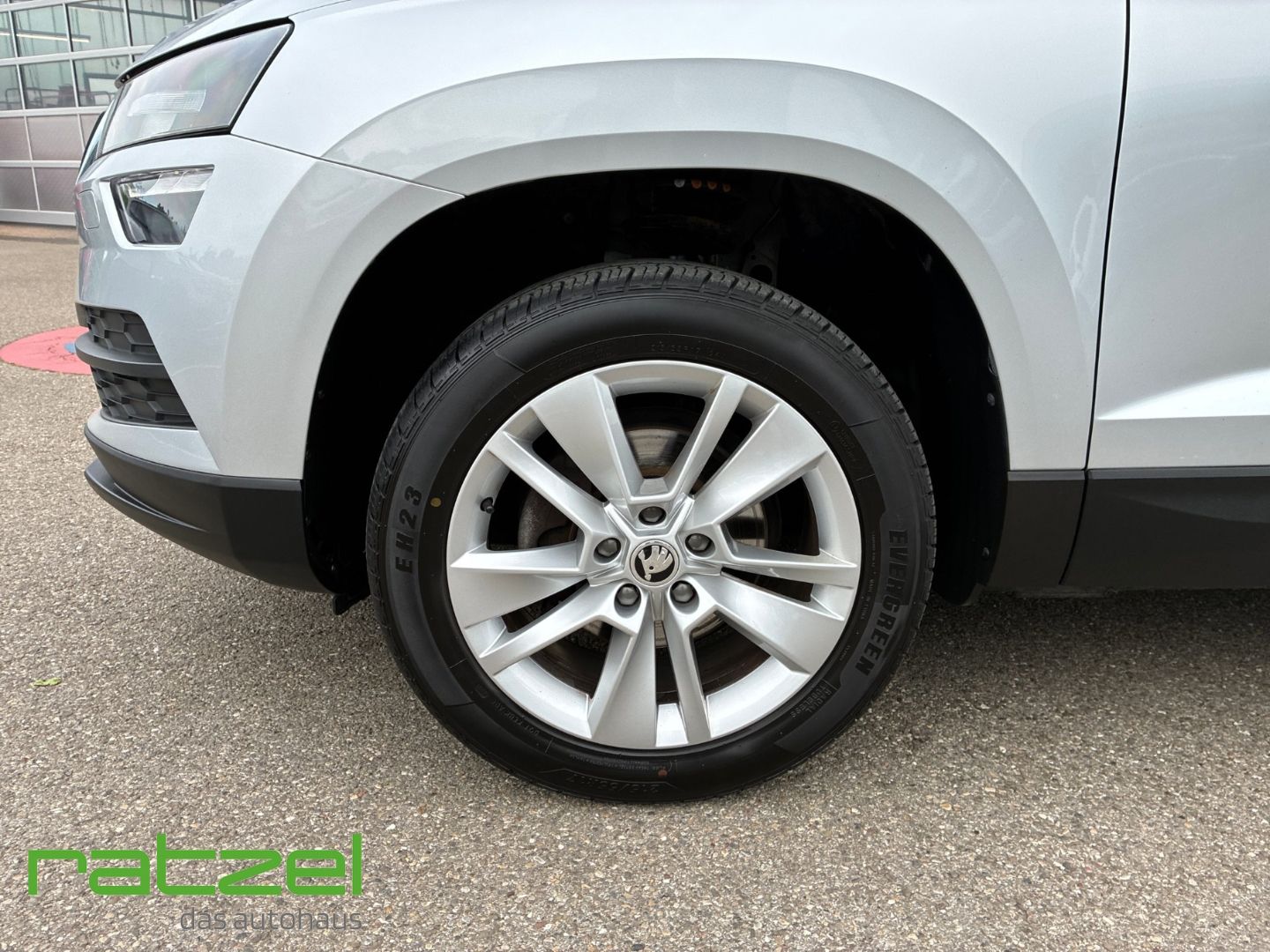 Fahrzeugabbildung SKODA Karoq Ambition 1.5 TSI Automatik LED Sperrdiff.