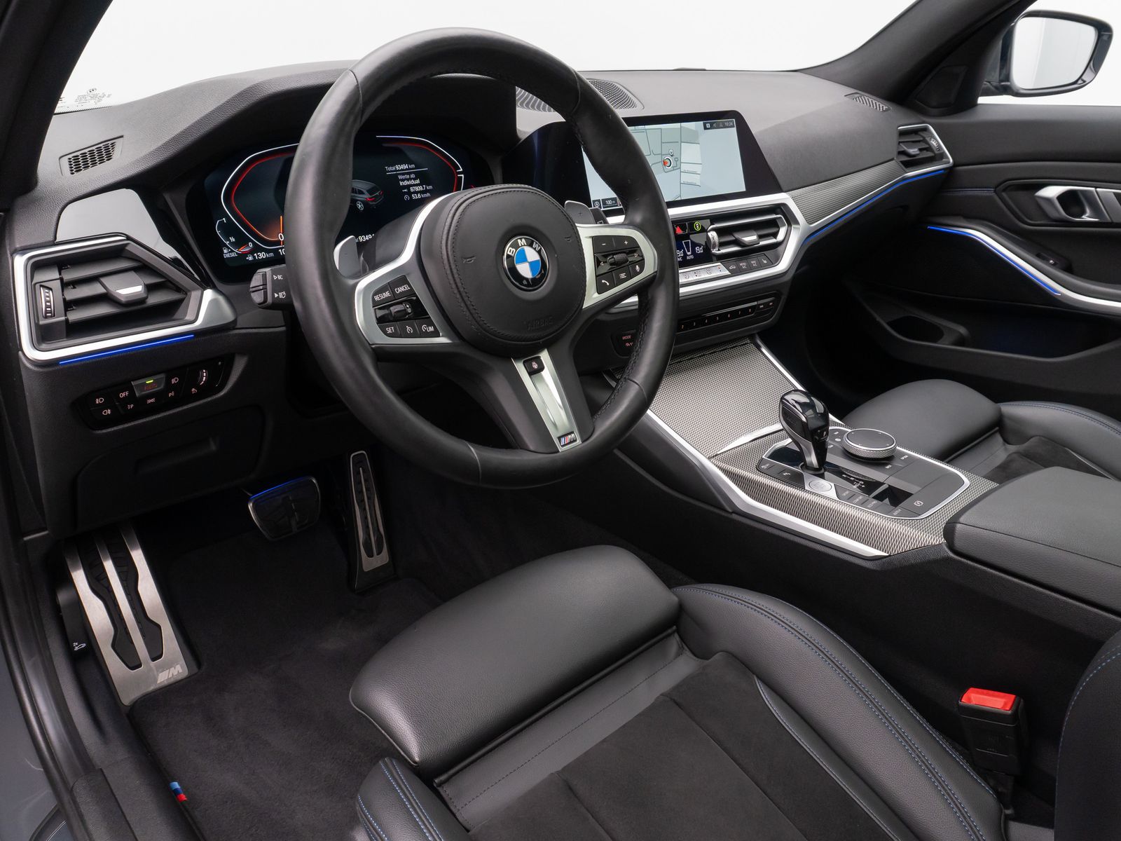 Fahrzeugabbildung BMW 320d xD M Sport HUD HiFi DAB Individual Panorama