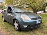 Ford Fiesta 1.4 Benz 5p. Ghia - Ford Fiesta aus 2002: Ghia
