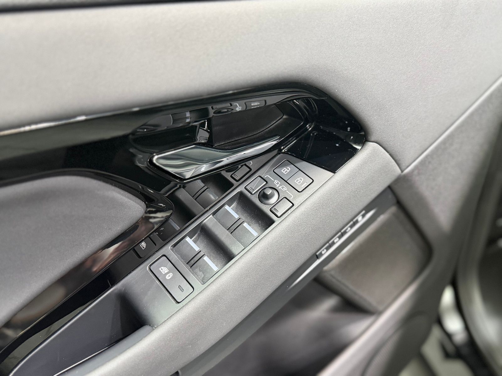 Fahrzeugabbildung Land Rover Range Rover Evoque Dynamic SE |AHK|MERIDIAN|360°