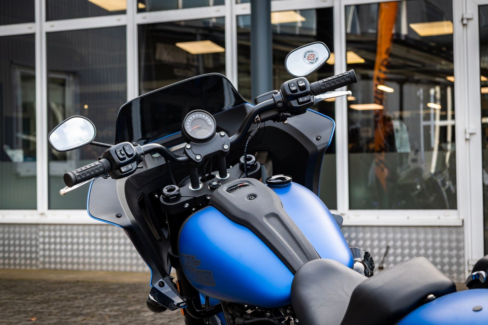 Fahrzeugabbildung Harley-Davidson FXLRST LOW RIDER ST 117 MY26
