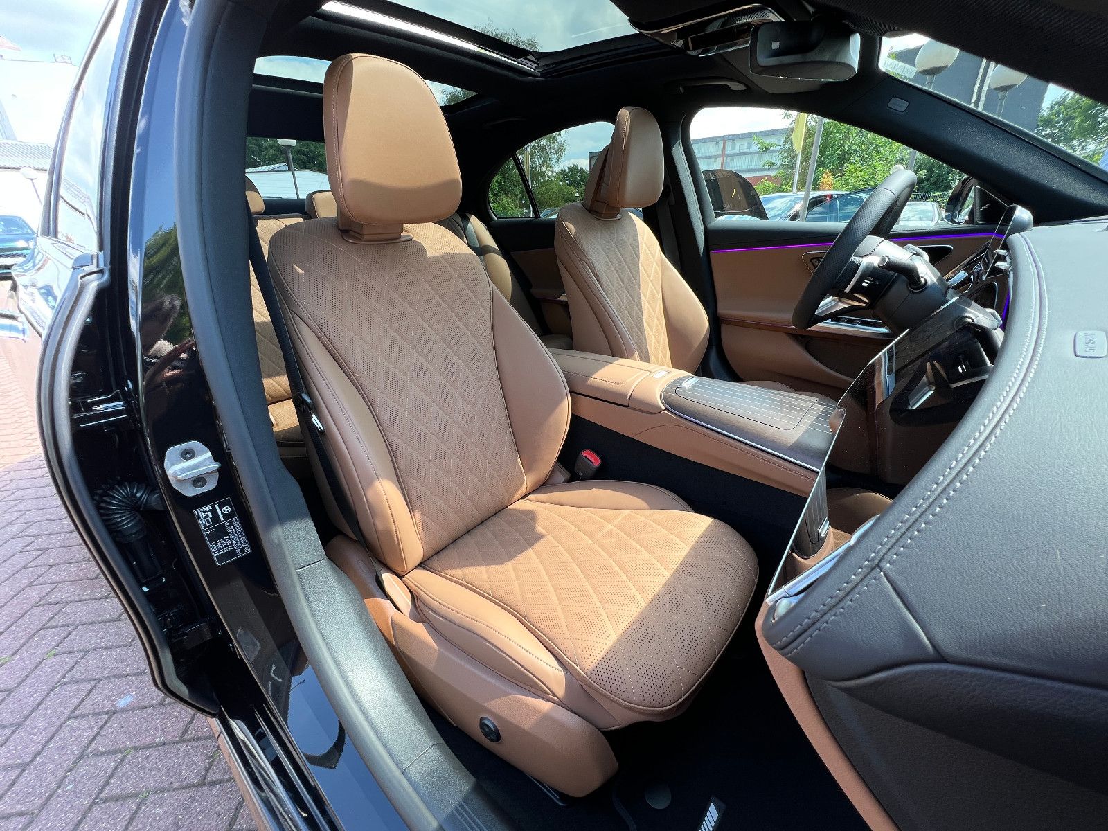 Fahrzeugabbildung Mercedes-Benz E 200 AMG LINE PREMIUM PANO SUPERSCREEN NAPPA