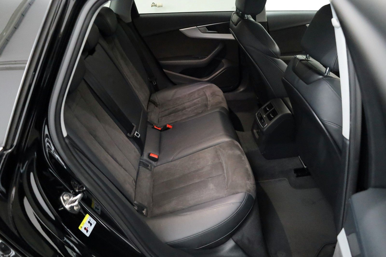 Fahrzeugabbildung Audi A4 Avant 40TDI quattro sport T.Leder,Navi,LED,SH