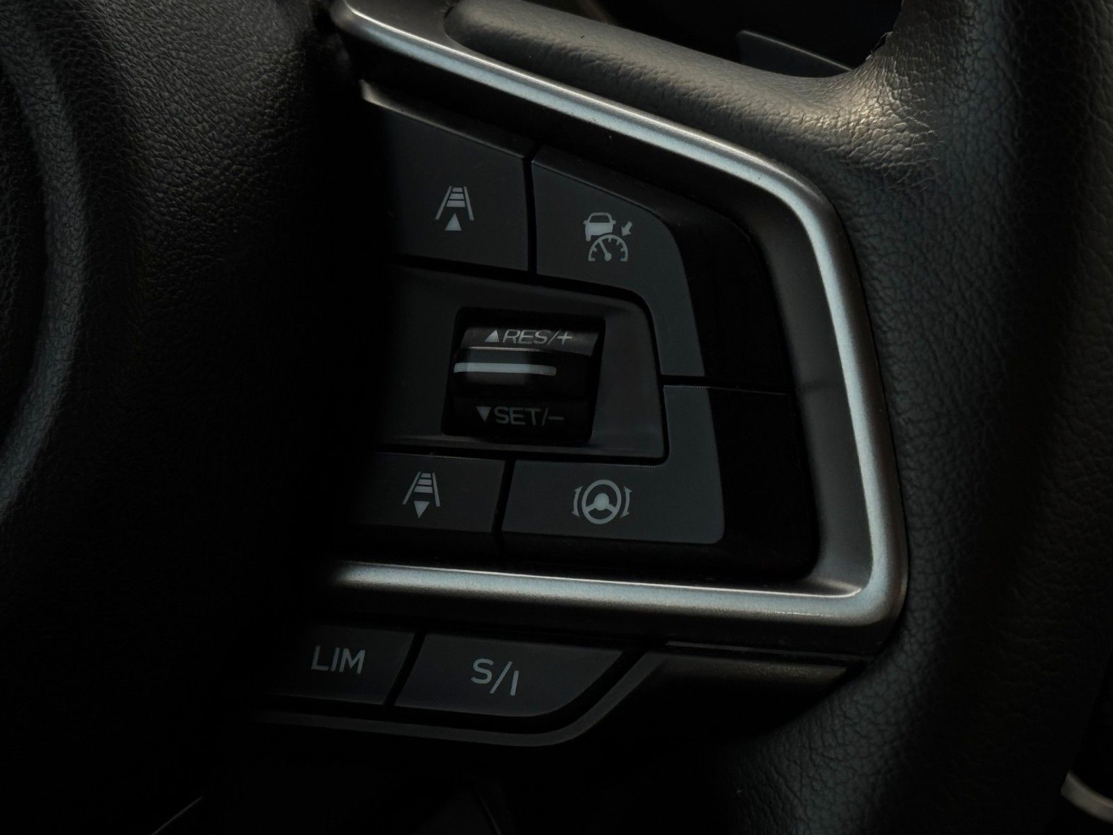 Fahrzeugabbildung Subaru Forester 2.0ie Platinum Standhzg. Pano Leder AHK