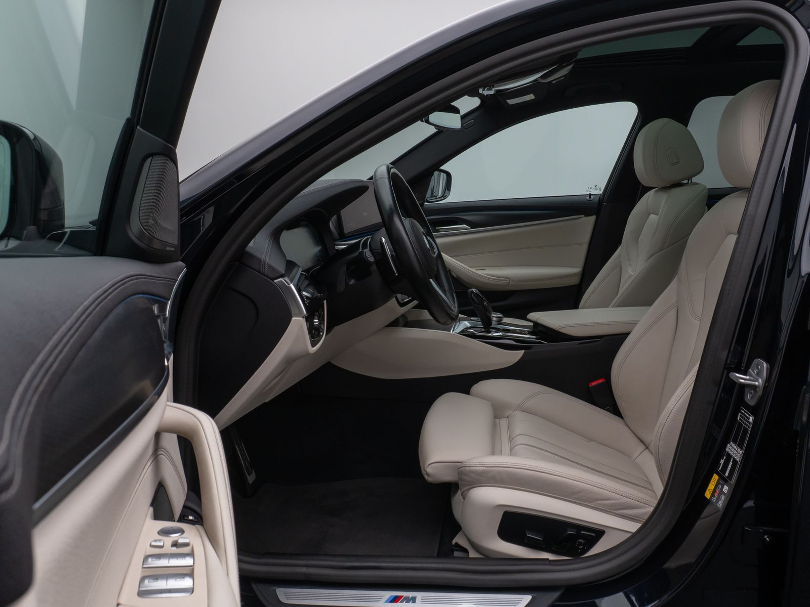 Fahrzeugabbildung BMW 530e xD M Sport Pro Panoram Kamera Laser HUD H/K