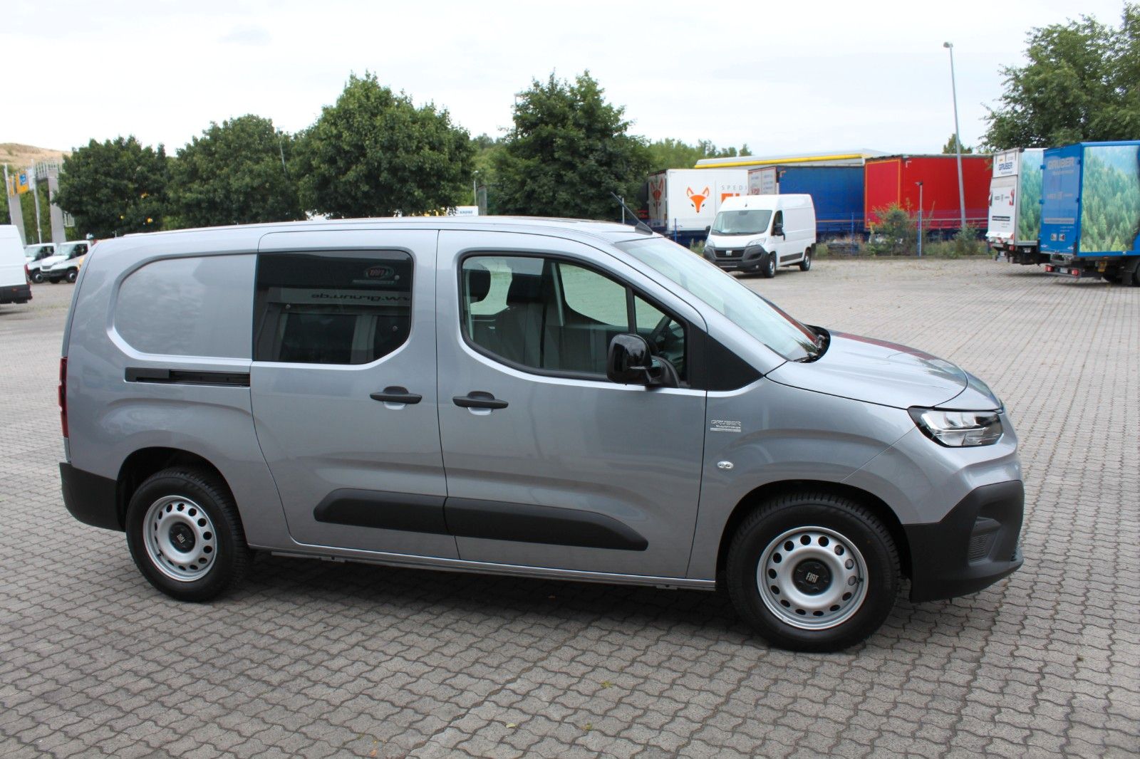 Fahrzeugabbildung Fiat serie 3 Doblò L2 Multicab 1.5 BlueHDi 131PS