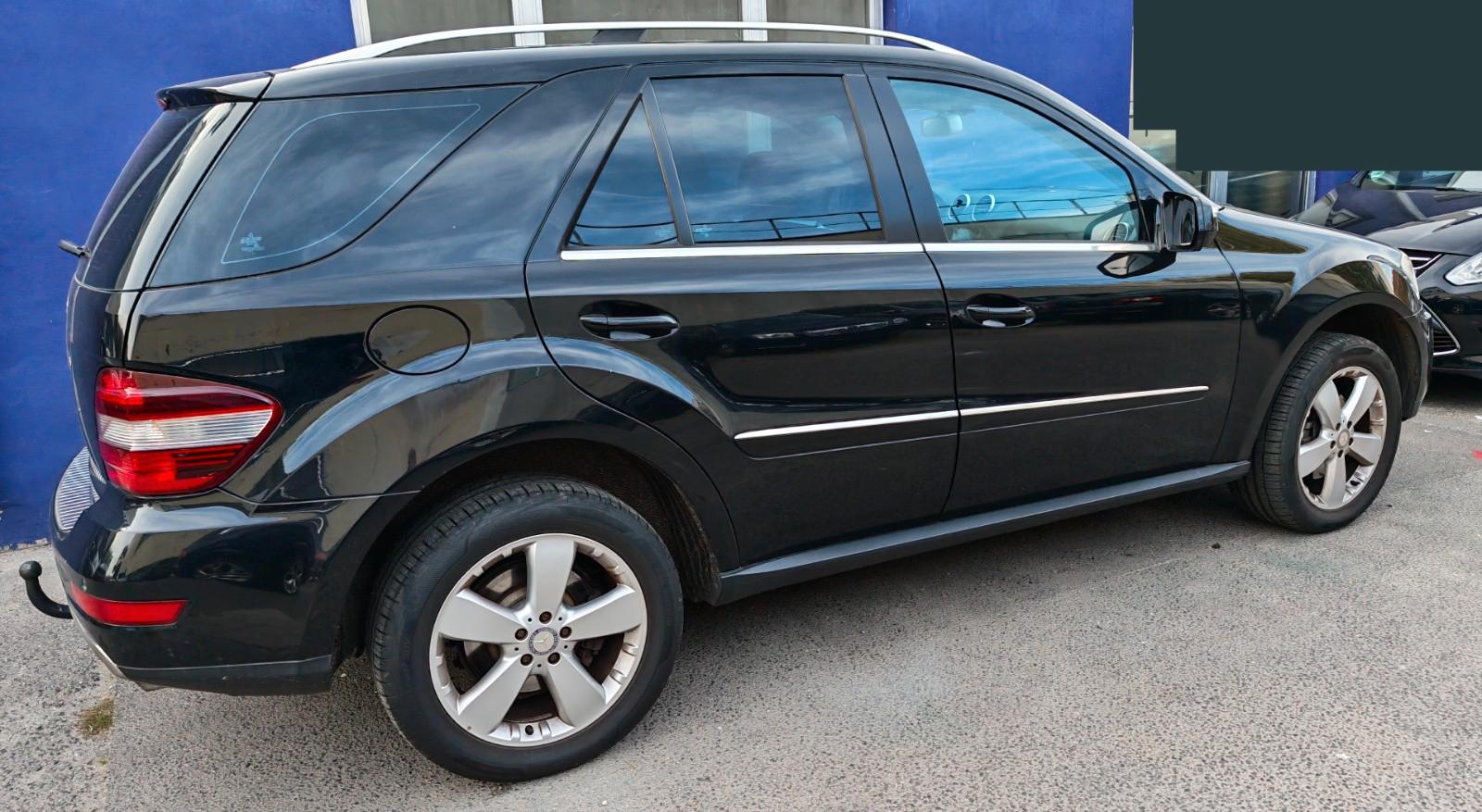 Mercedes-Benz ML280 2009 — interior
