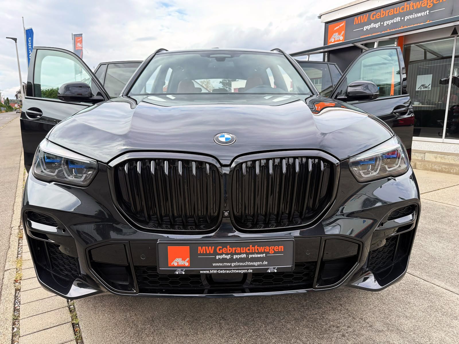 Fahrzeugabbildung BMW X5 xDrive40d M-Sport 360° AHK ACC Laser HUD AHK
