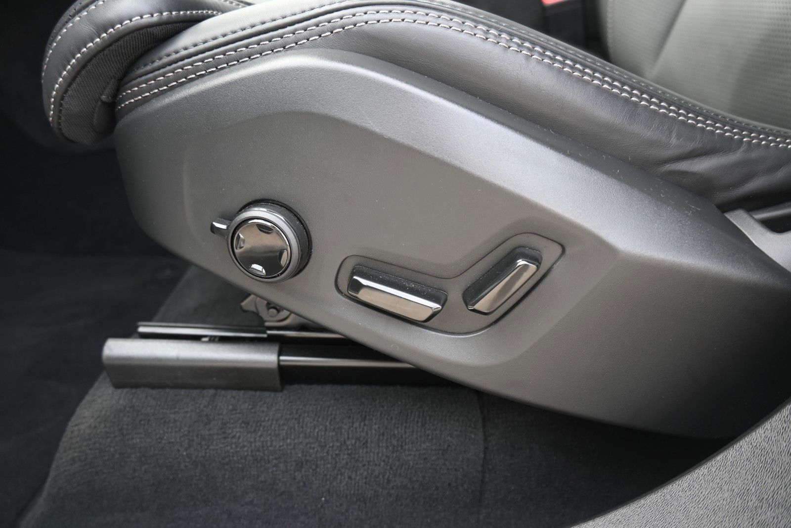 Fahrzeugabbildung Volvo XC90 T8 AWD Ultra Black Edition*LUFT*360*ACC*AHK