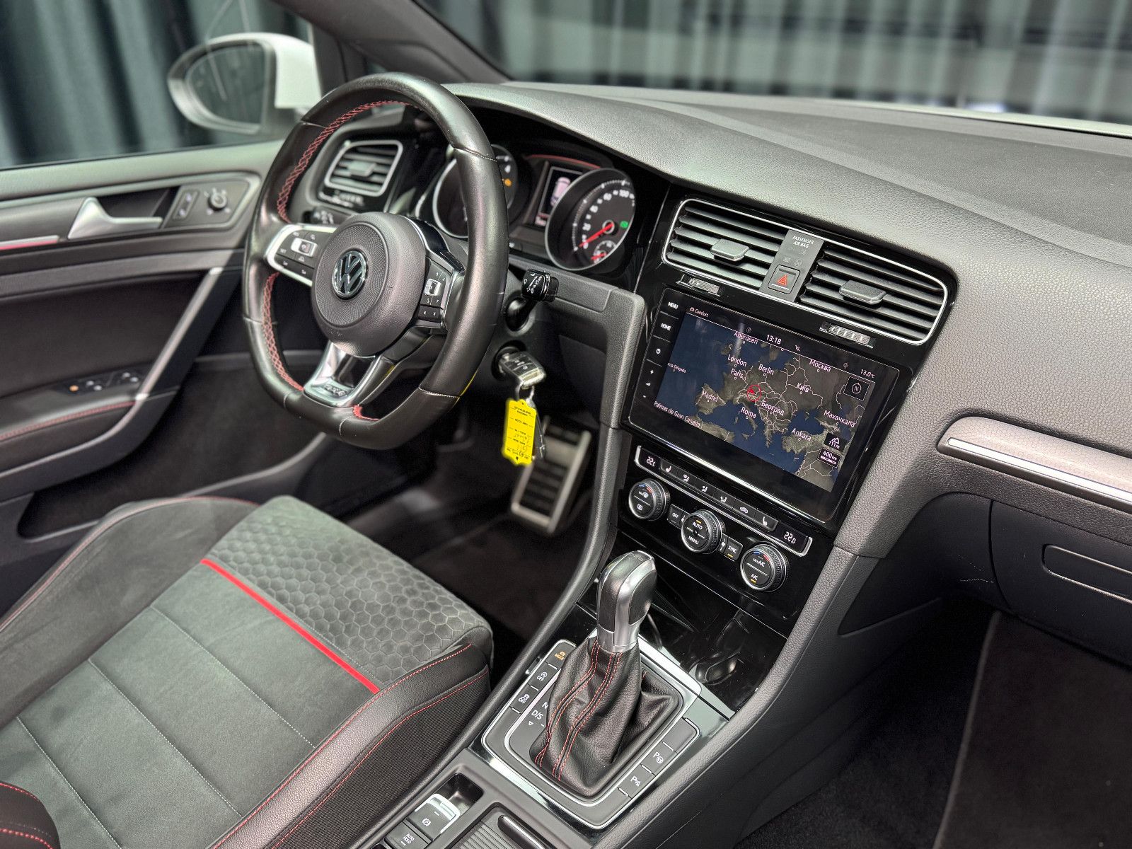Fahrzeugabbildung Volkswagen Golf VII Lim. GTI BMT/Start-Stopp