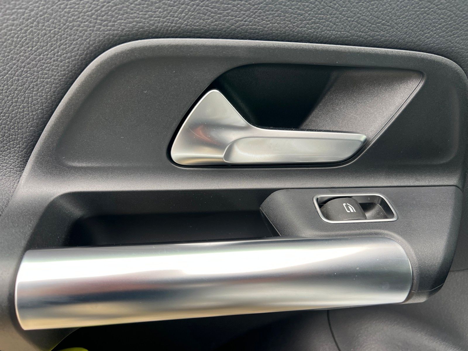Fahrzeugabbildung Mercedes-Benz B 200+PROGRESSIVE+SH+PARKPAKET+BREMSASSISTENT+++