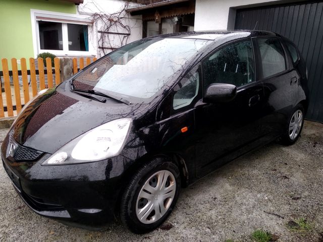 Honda Jazz 1.2 Trend 8-fach bereift guter Zustand 