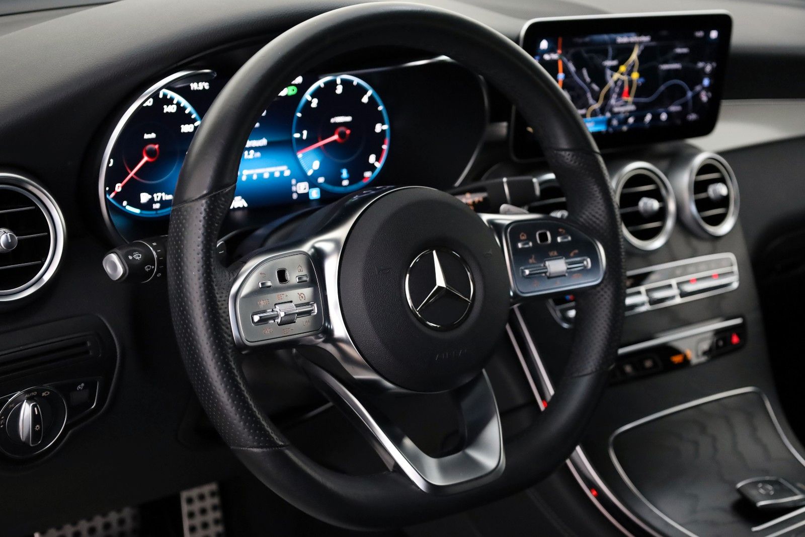Fahrzeugabbildung Mercedes-Benz GLC 400d Coupe 4M AMG Line Navi,LED,360°,Apple C