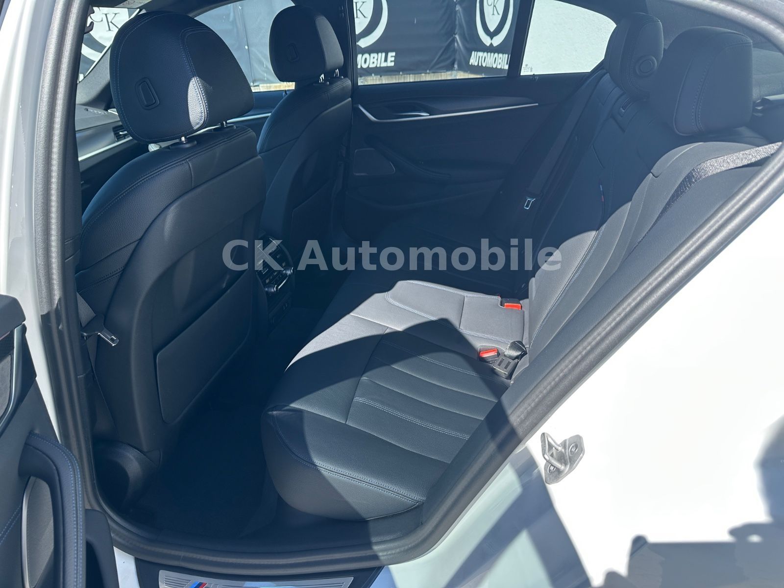 Fahrzeugabbildung BMW M550i xDrive Lim./Shadow-Line/Navi/Leder/LED/Kam