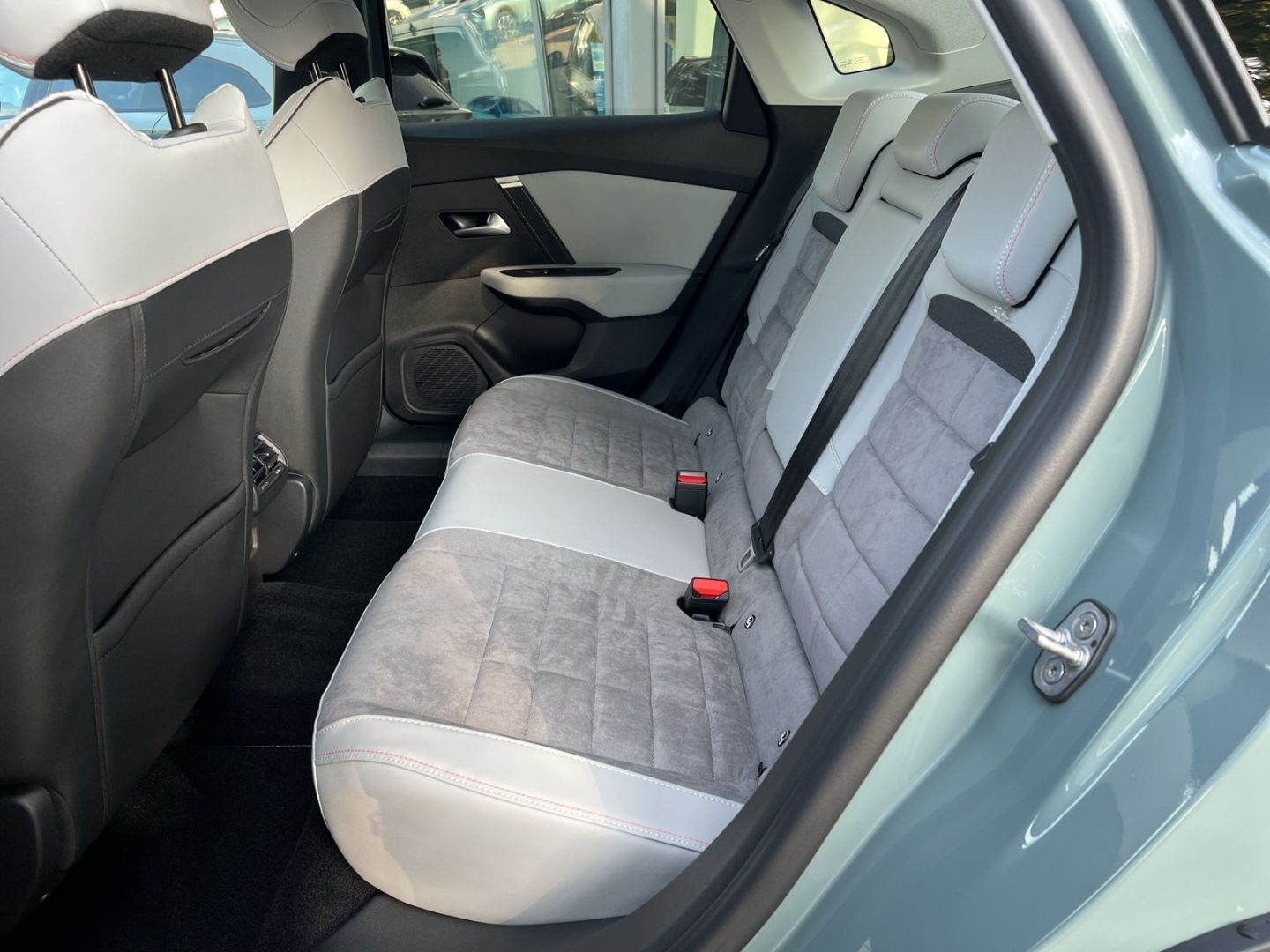 Fahrzeugabbildung Citroën C4 X Max 1.2 PureTech 130 AT8 Navi CarPlay SHZ
