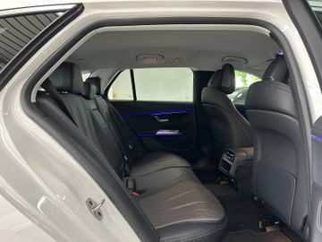 Mercedes E 220 - 12