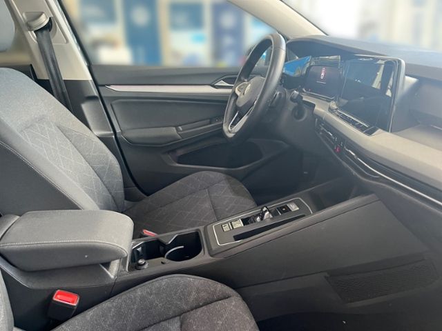 Fahrzeugabbildung Volkswagen Golf VIII 2.0 TDI DSG LIFE NAVI ACC GJR LED