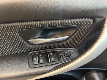BMW 320i Advantage *NAVI*PDC*MFL*TEMP*