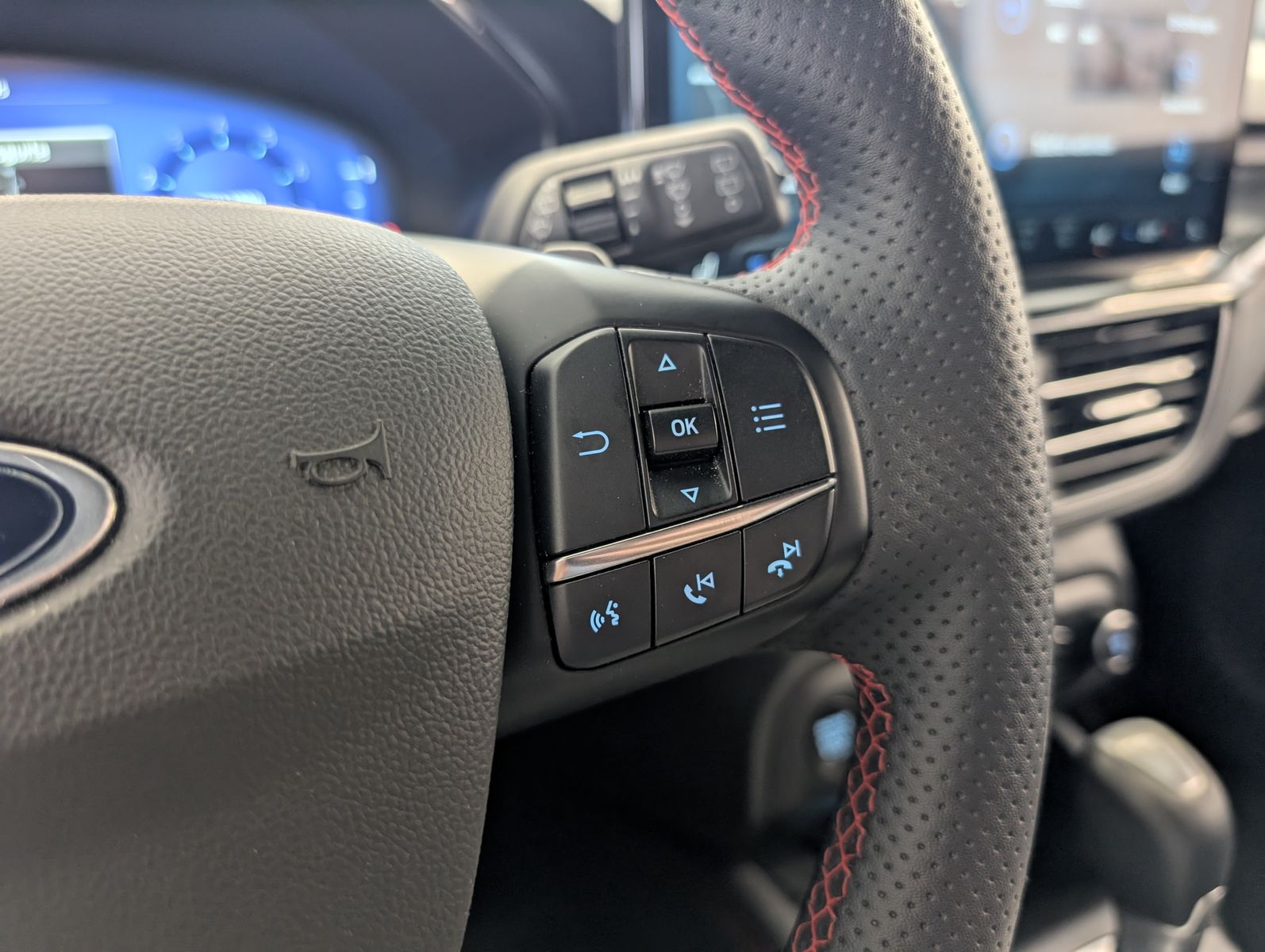 FORD Focus 1.0 EcoBoost MHEV ST-Line X Navi – Bild 31