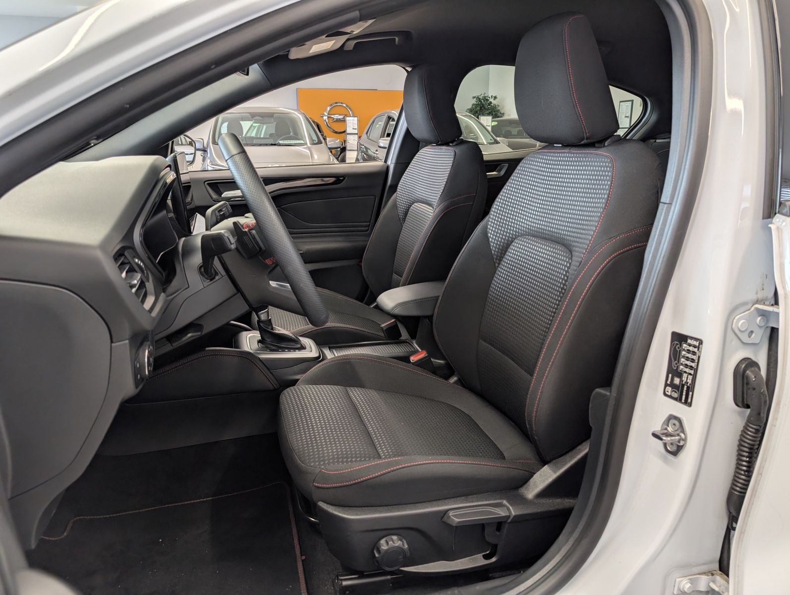FORD Focus 1.0 EcoBoost MHEV ST-Line X Navi – Bild 8