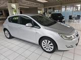 Opel Astra J Lim. 5-trg. Edition  Fahrradträger - Opel Astra: Fahrradträger