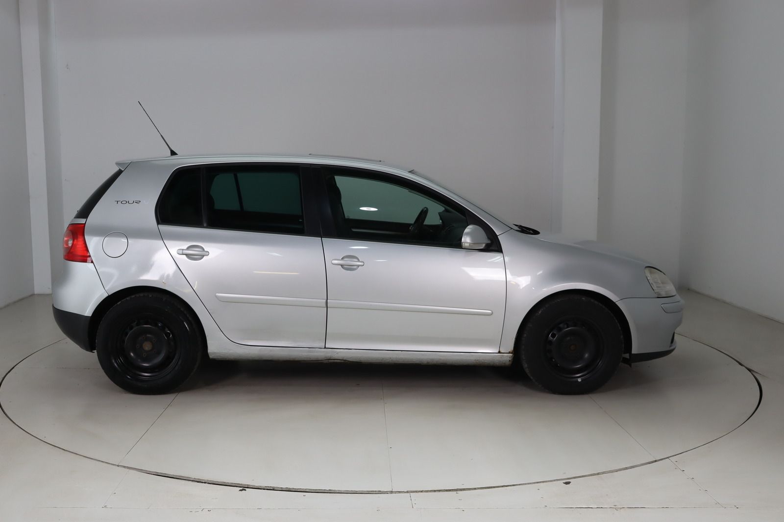 Fahrzeugabbildung Volkswagen Golf V 2.0 TDI DSG Tour HU 04.2028