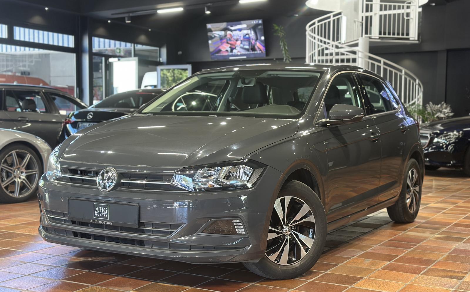 Volkswagen PoloPOLO COMFORTLINE KEYLESS TEMPOMAT PDC KAMERA NAV