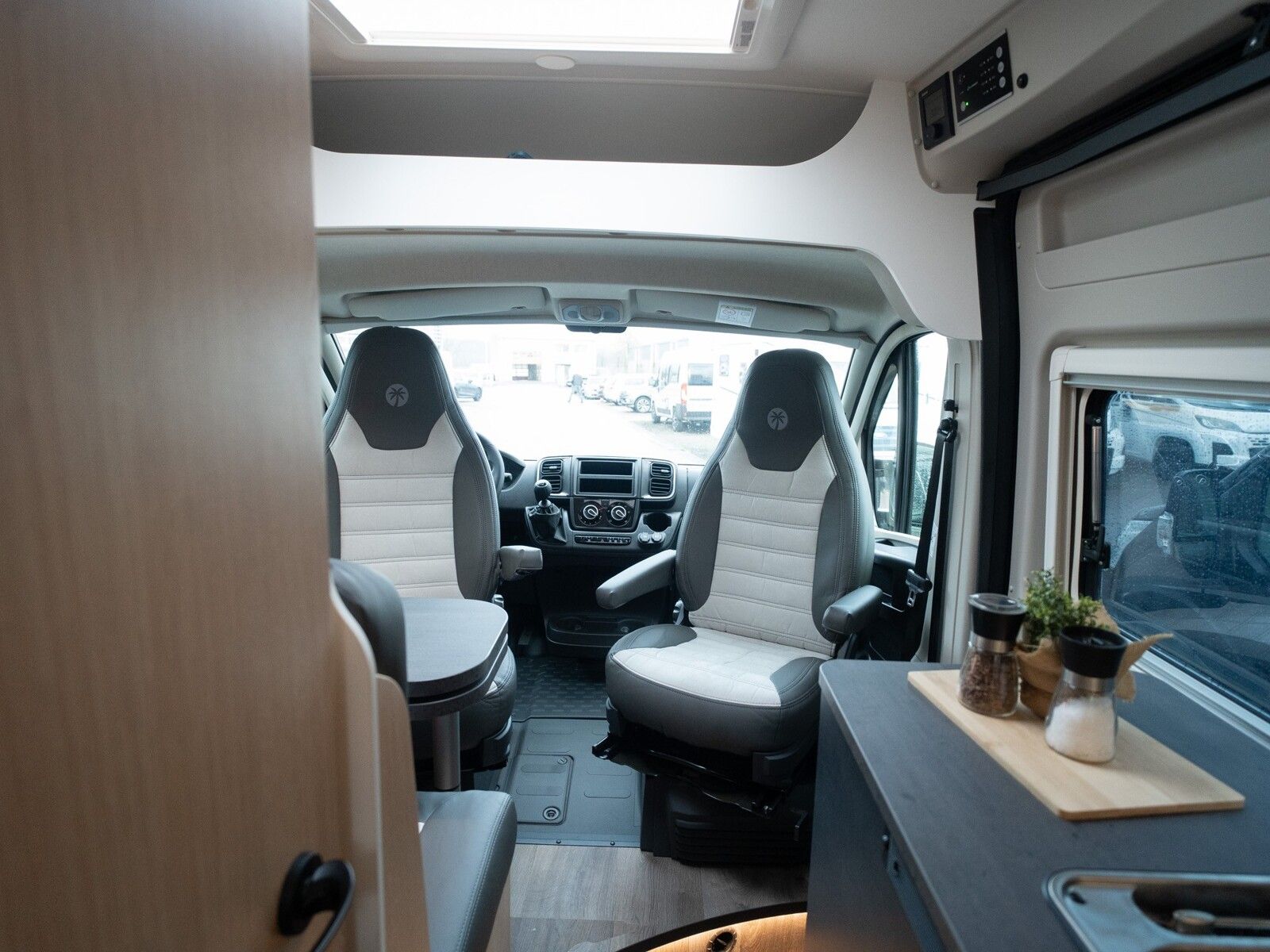 Fahrzeugabbildung Sunlight Adventure Cliff 540 Rahmenfenster, Dieselheizung