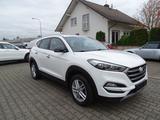 Hyundai Tucson blue Passion 2WD Klima, Navigation, Sitzh - Hyundai TUCSON Gebrauchtwagen in Frankfurt
