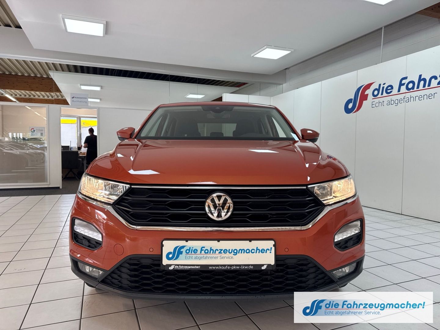 Fahrzeugabbildung Volkswagen T-Roc Basis 1.6 TDI EU6d-T Navi Apple CarPlay An